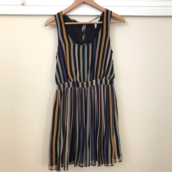 Bcbg gengeration pleated black &multicolor stripes - Picture 3 of 7